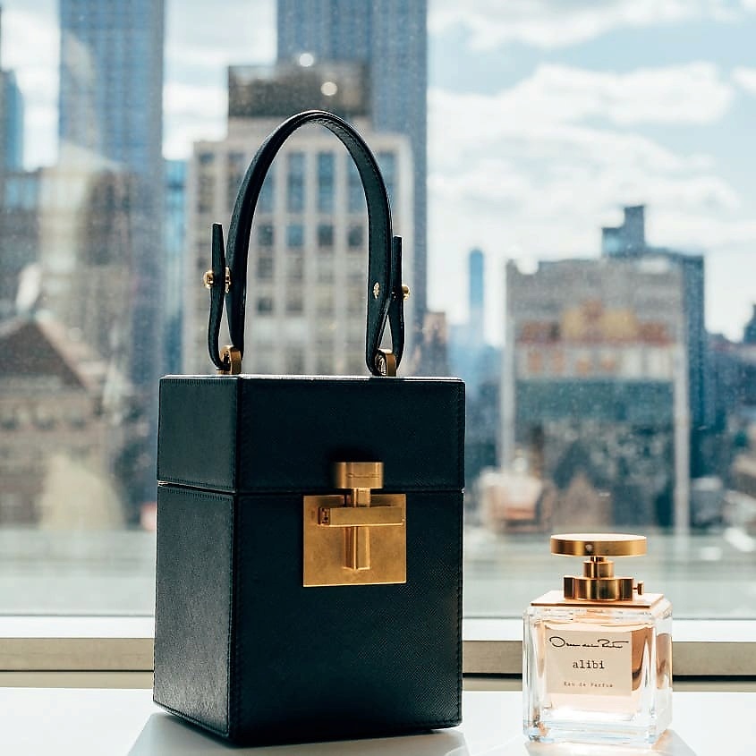 OSCAR DE LA RENTA Alibi Eau de Parfum – фото 5